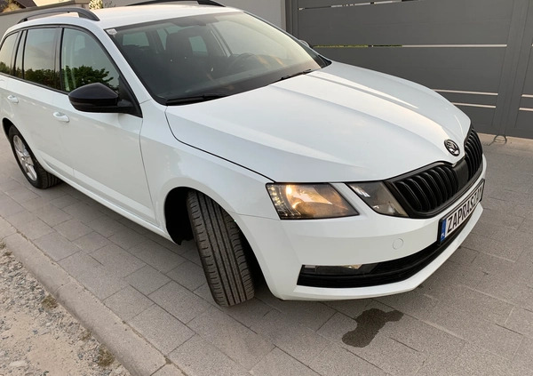 Skoda Octavia cena 49900 przebieg: 149000, rok produkcji 2017 z Poznań małe 211